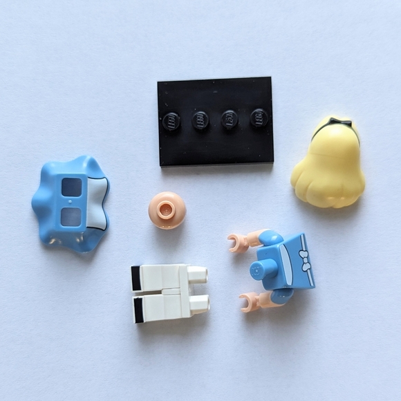 LEGO Disney Alice Collectible Minifigure - Picture 2 of 5